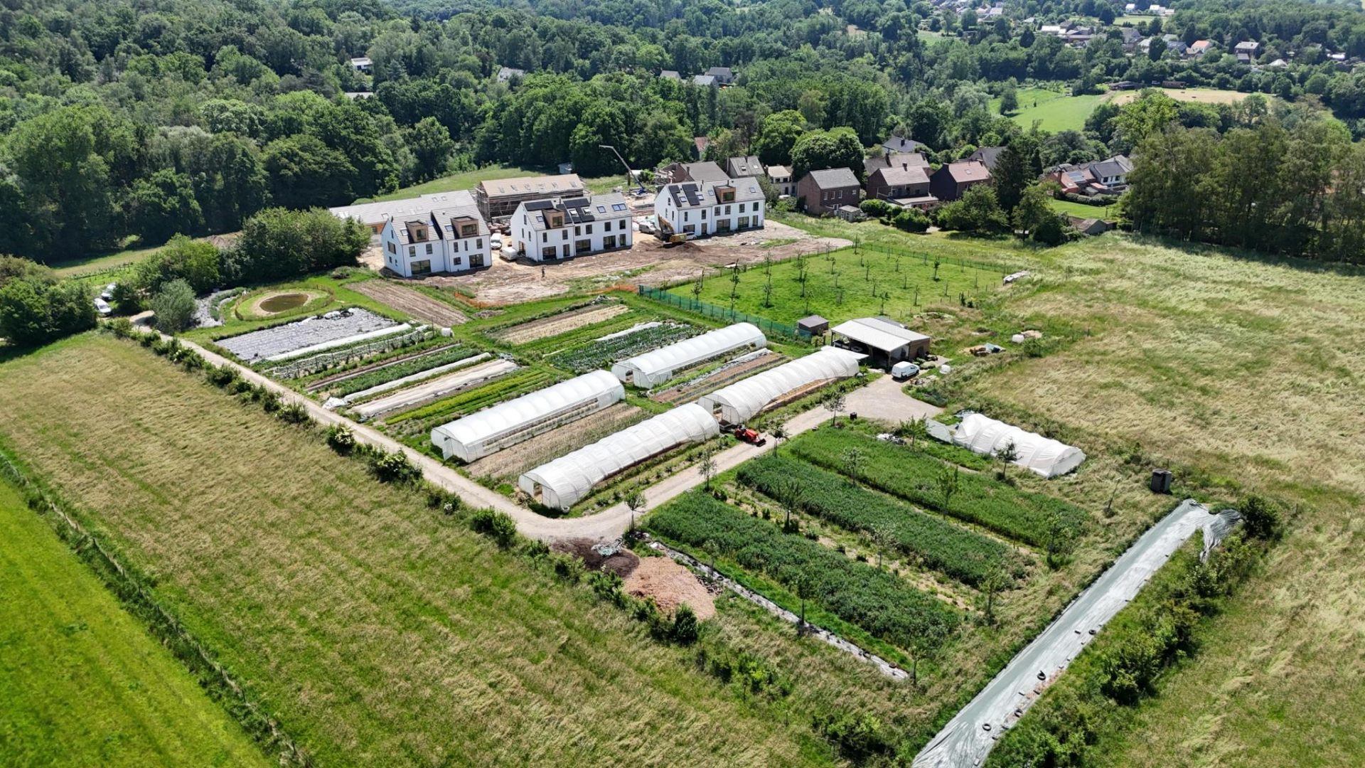 Vue aérienne de la ferme Le Navet qui Ry